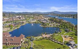 Modern Riverstone Condo With Grand Deck - Steps To Shops, Restaurants, Trails And River